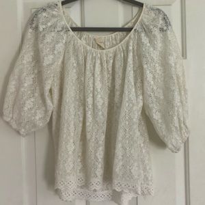 Lace top super cute! Can be worn off-shoulder
